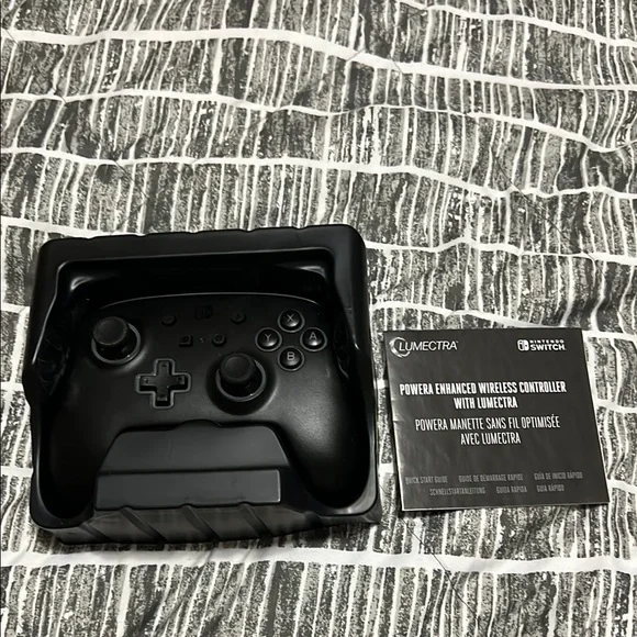 Nintendo Black Wireless Controller for Switch - Picture 2 of 4